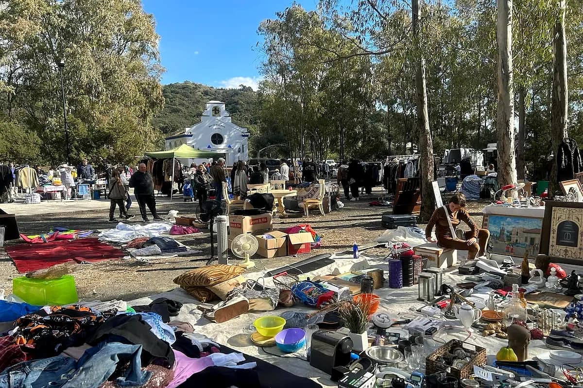 Santa Inés Neighborhood Flea Market